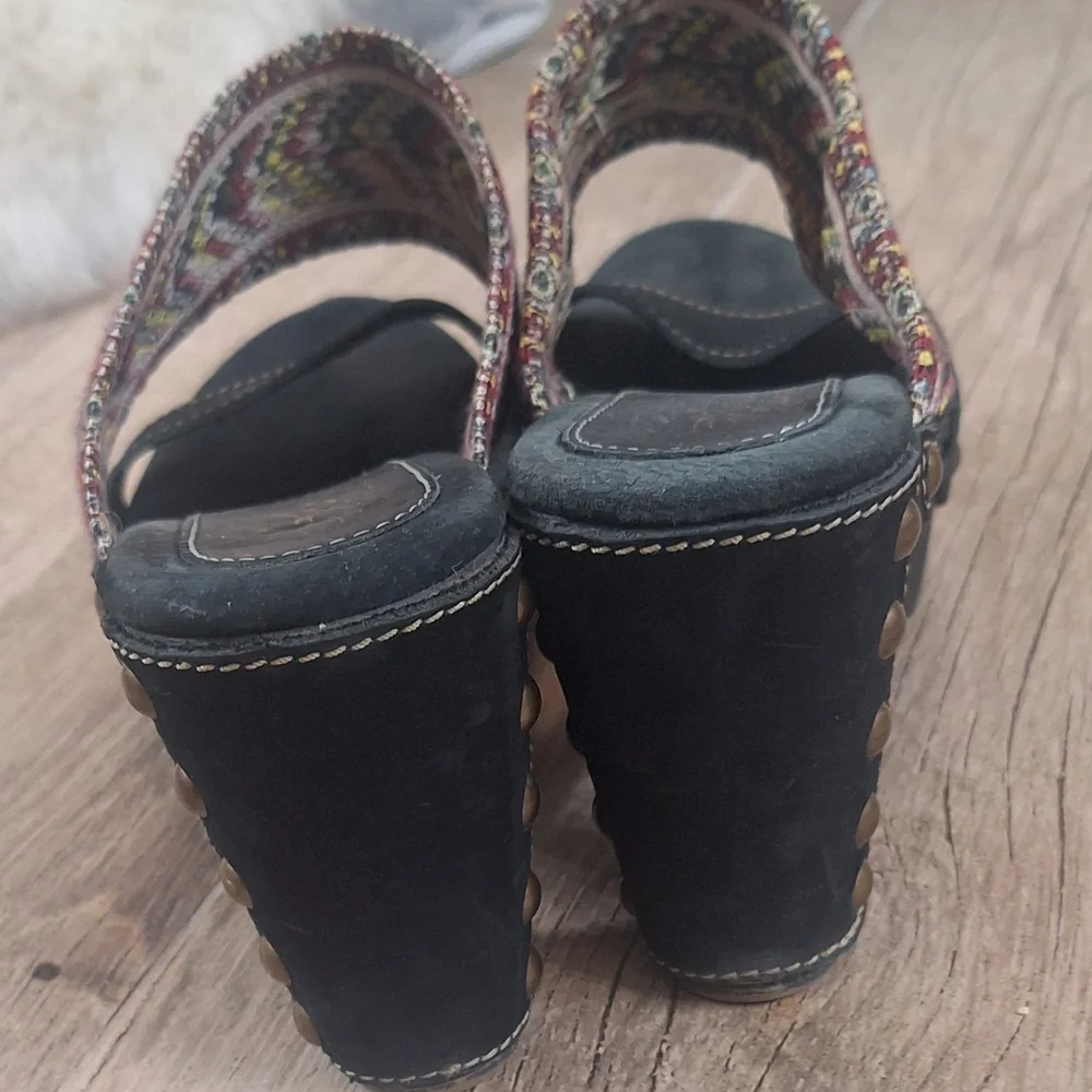 Sbicca Suede Embroidered Black Platform Clogs/ Sandals Sz. 41 (10/10.5)